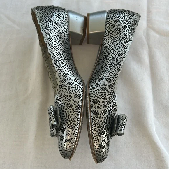 Salvatore Ferragamo Metallic Silver Laser Cut Calf Leather Vara Pumps Size 7B